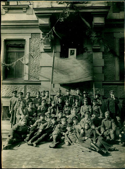 Петроград. Военизированная группа.